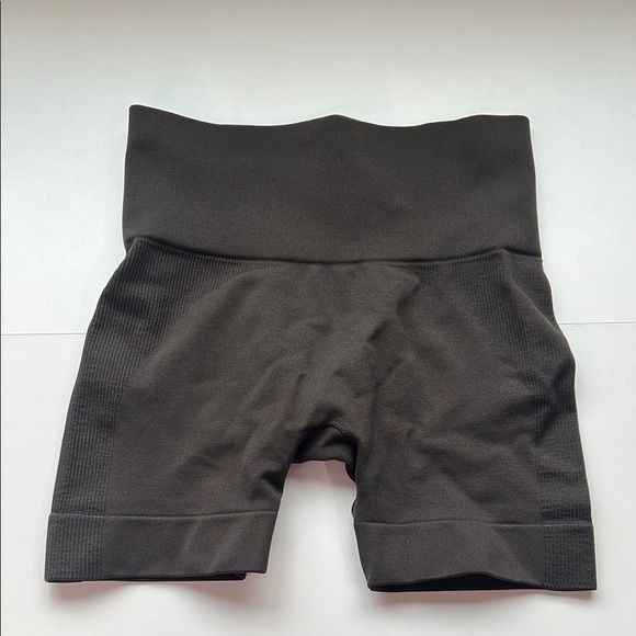 SET Active Black Bike Shorts High-Waisted Seamless Design Brown XS - Picture 1 of 4